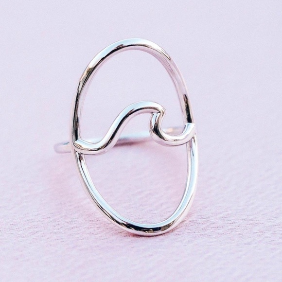 π Statement Wave Ring π Shimmering Silver | Ring Size 5 - Picture 2 of 5